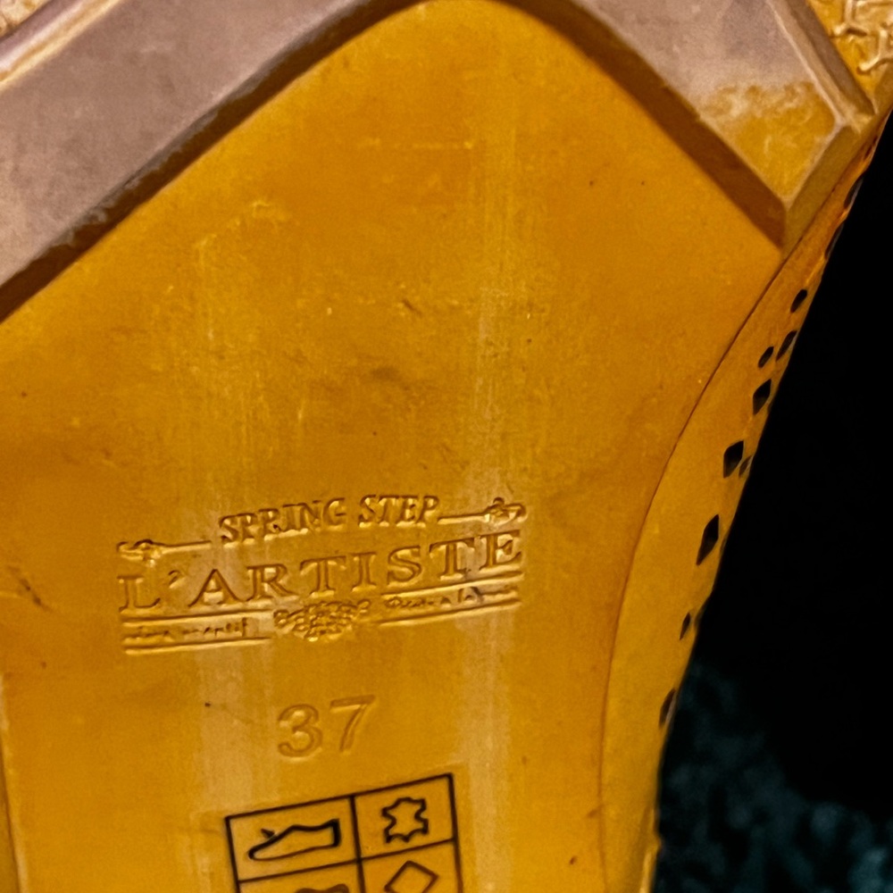 L'ARTISTE Step Yellow Floral L'Artiste Galatina Mule Leather Mules 37 (6.5/7) - Picture 8 of 9
